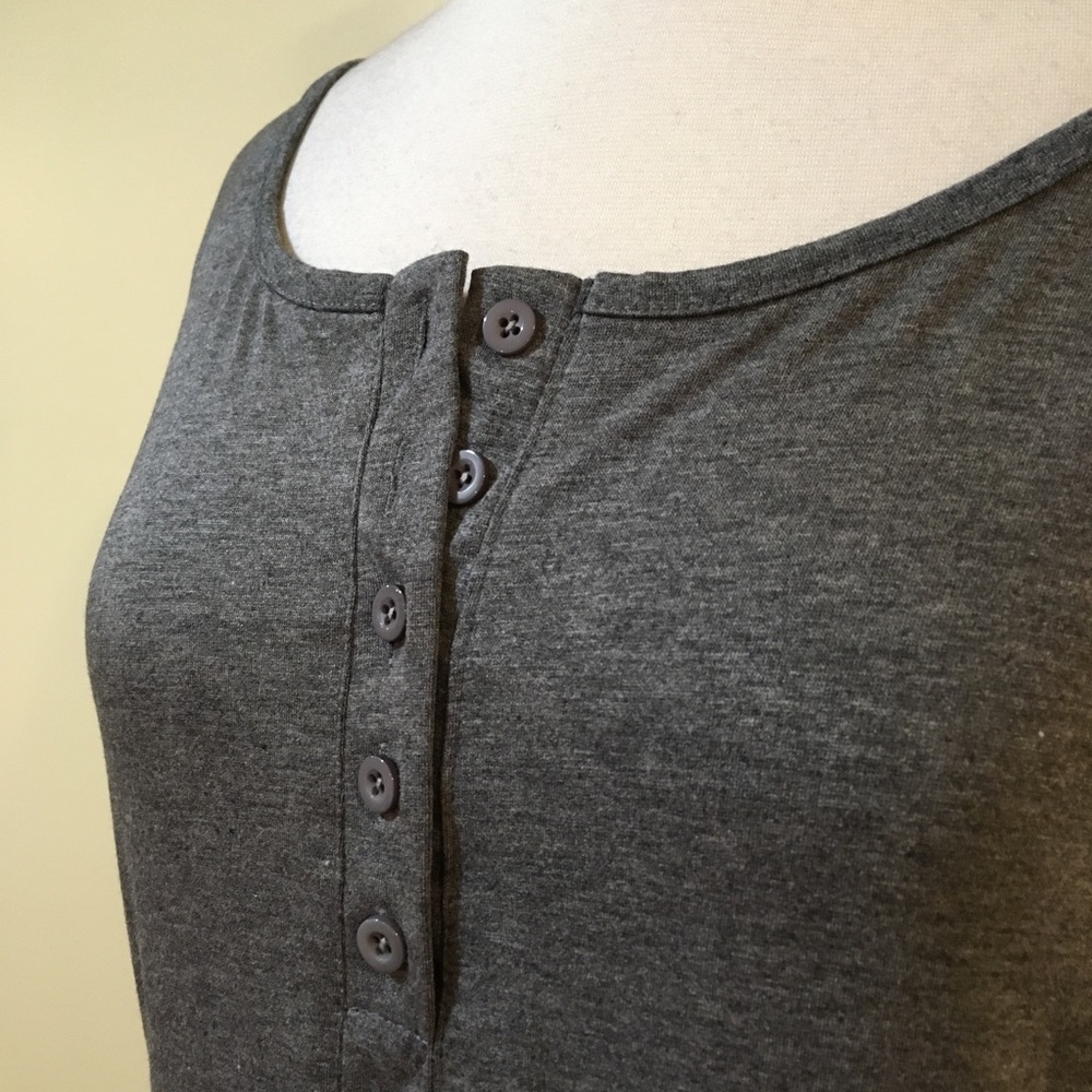 ๐ฅ CLEARANCE Contrast Cuff High Low Button Henley - Picture 5 of 8
